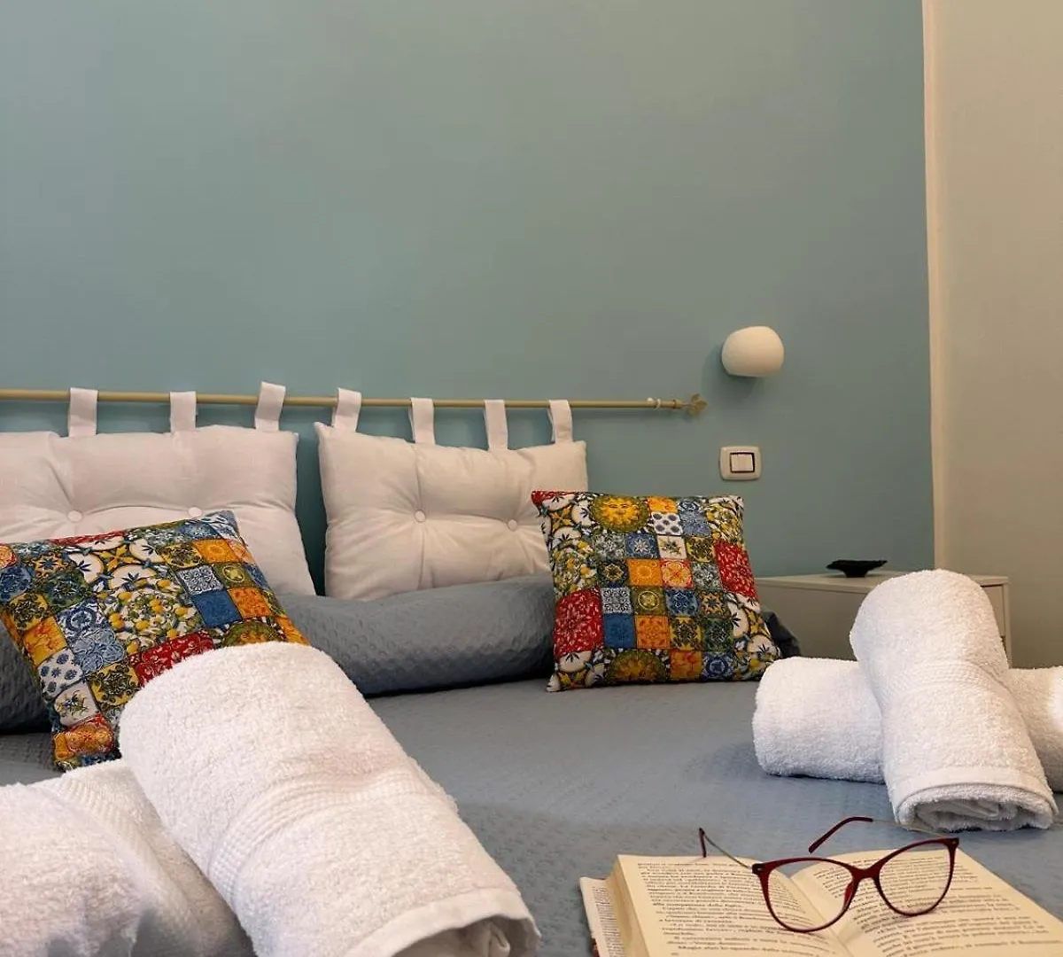 Madre Terra Airport Rooms And Suites Terrasini 0*,  Italia