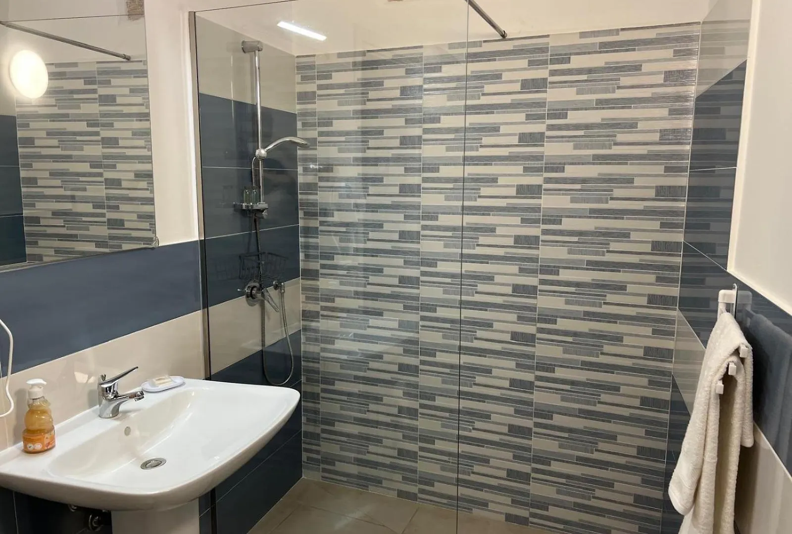 Affittacamere Madre Terra Airport Rooms And Suites Terrasini