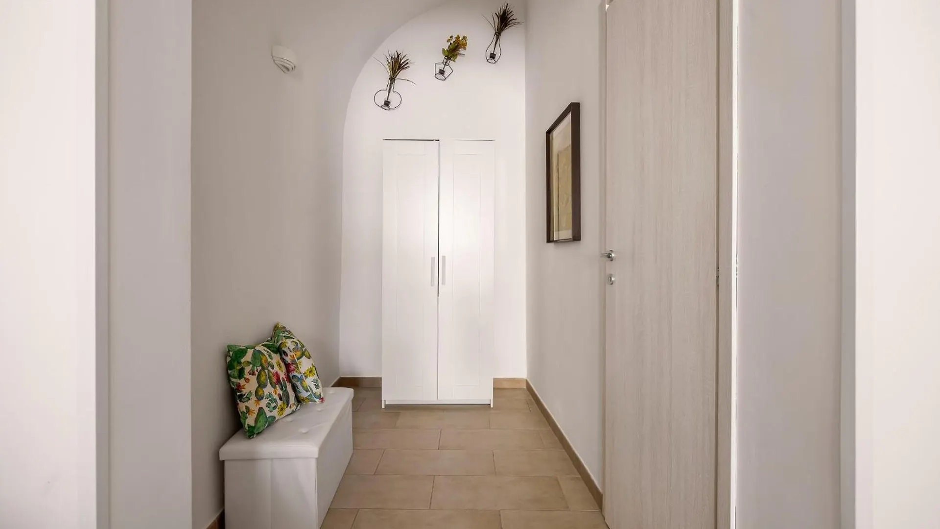 Affittacamere Madre Terra Airport Rooms And Suites Terrasini Italia