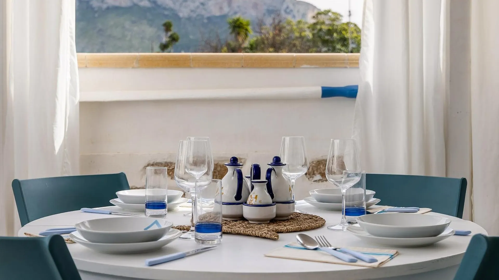 Affittacamere Madre Terra Airport Rooms And Suites Terrasini