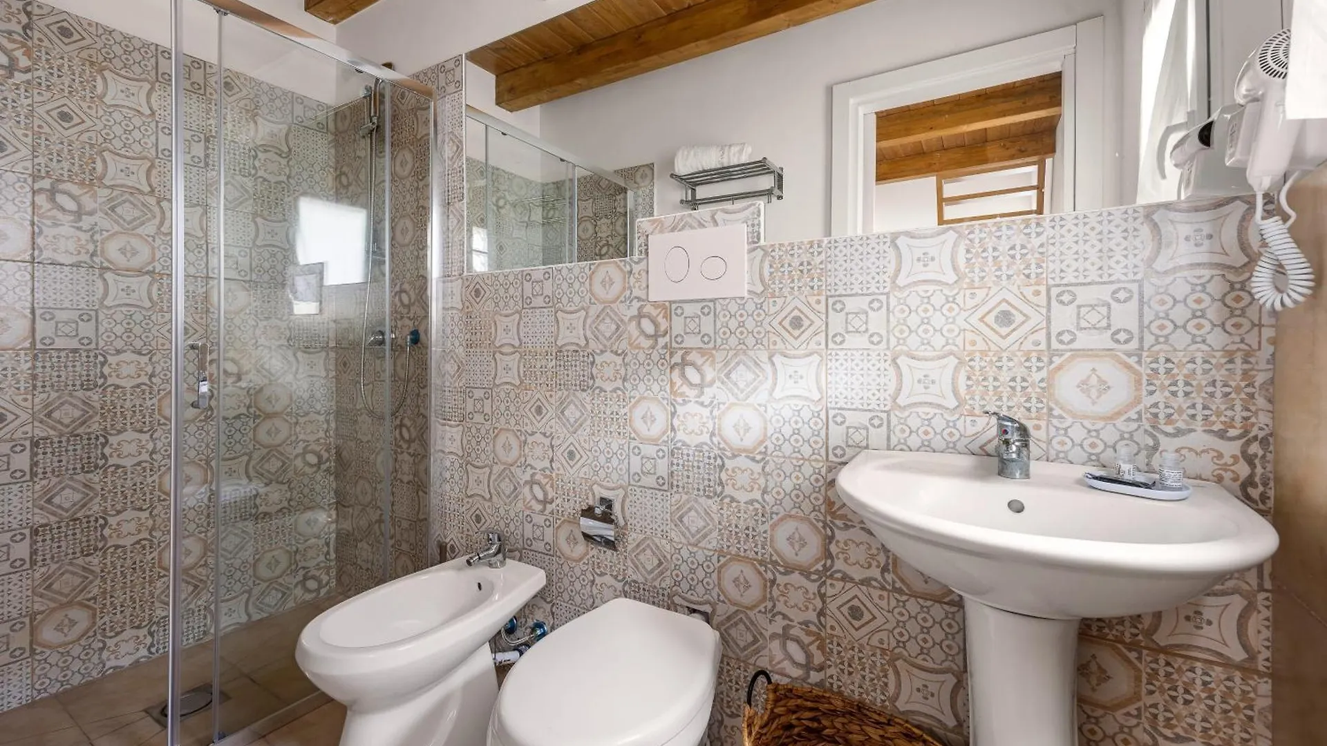 Madre Terra Airport Rooms And Suites Terrasini Affittacamere